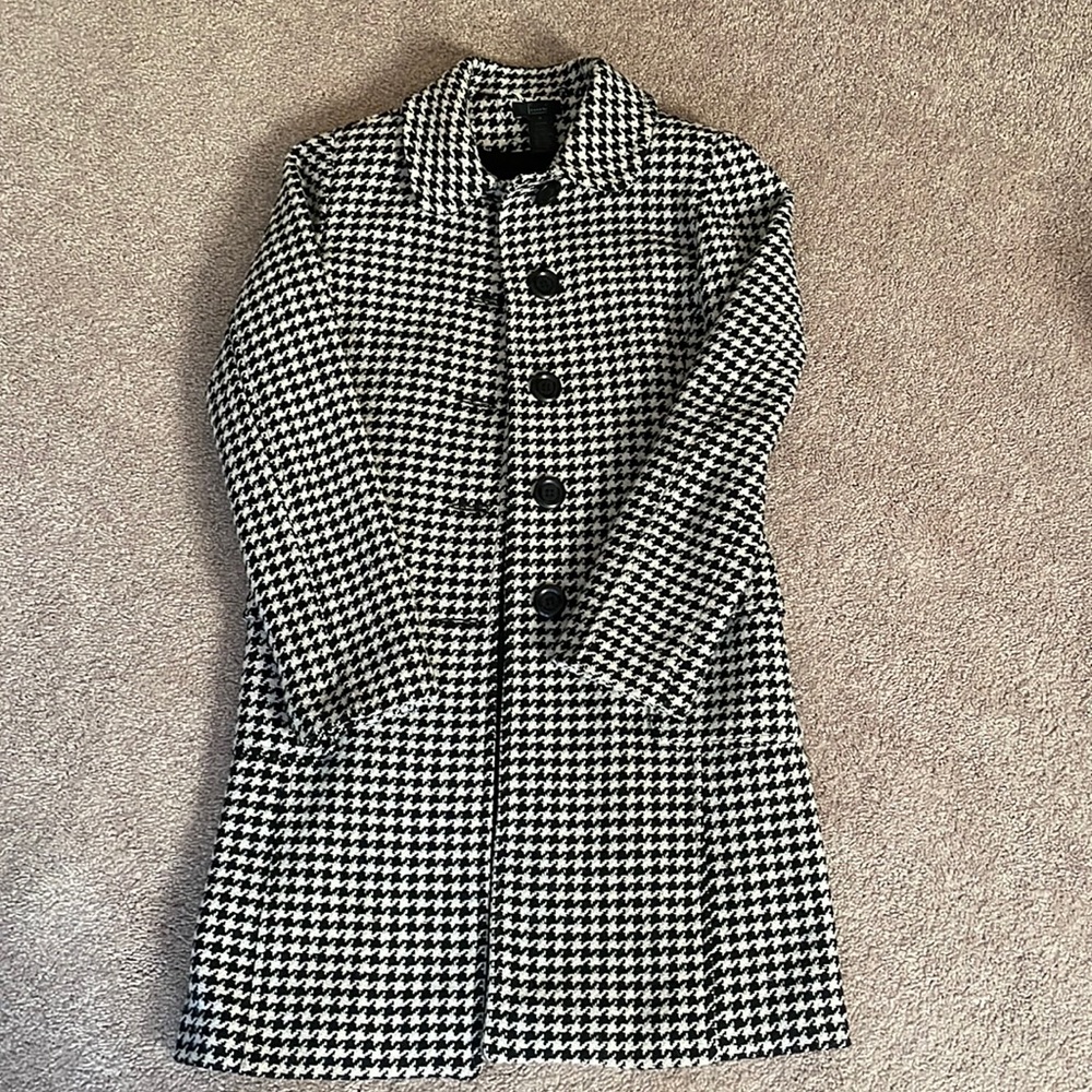 Houndstooth print wool coat - so on trend!